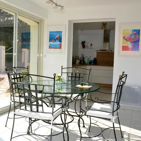 Iris Willa Saint-Raphaël